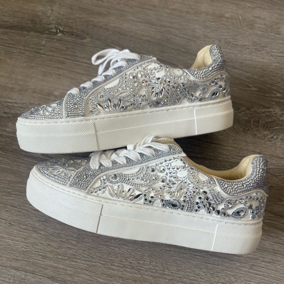 Betsy Johnson Reilly White embellished - Picture 3 of 13